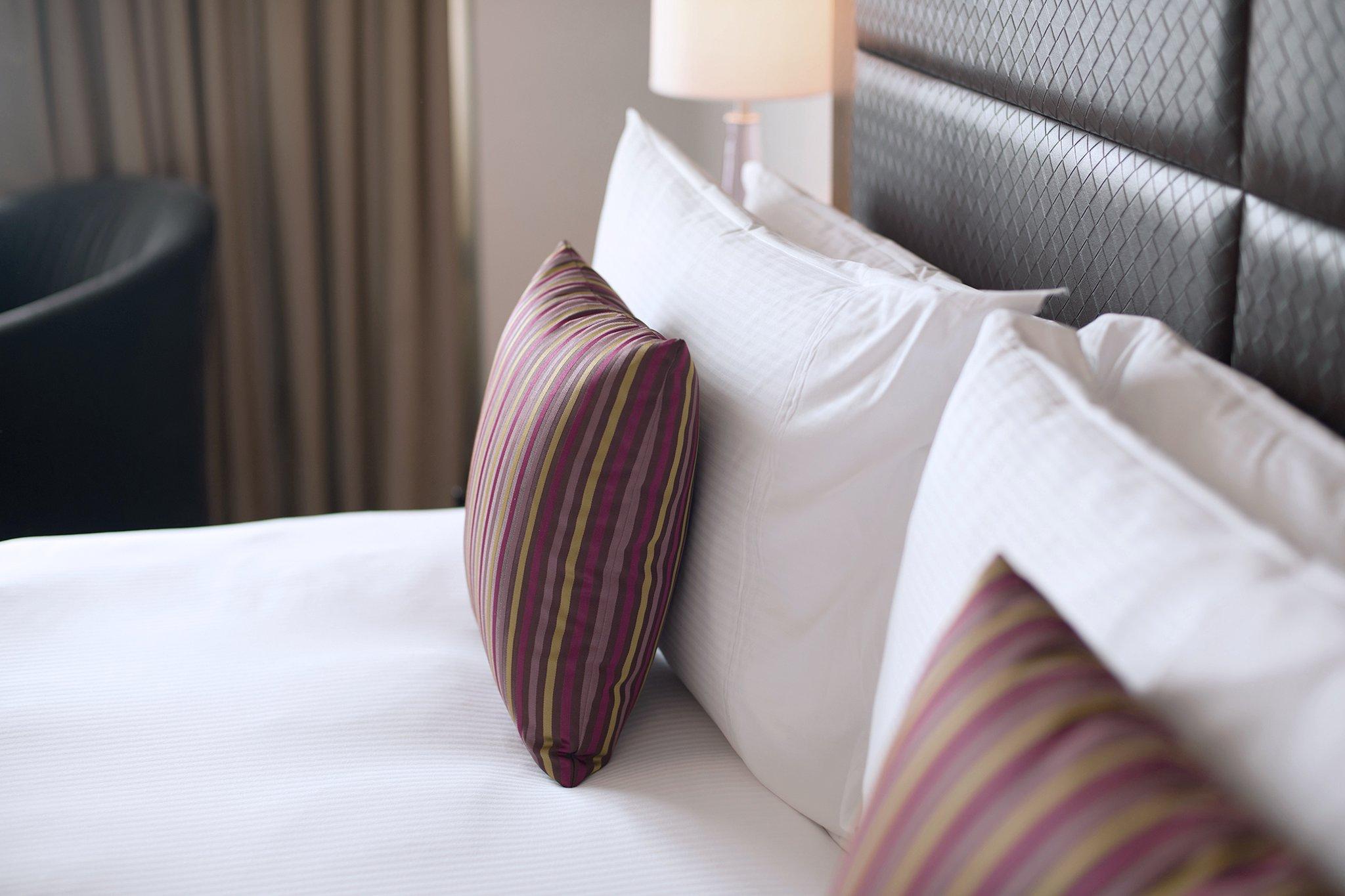 Crowne Plaza Dubai Festival City Eksteriør bilde Pillows on a bed