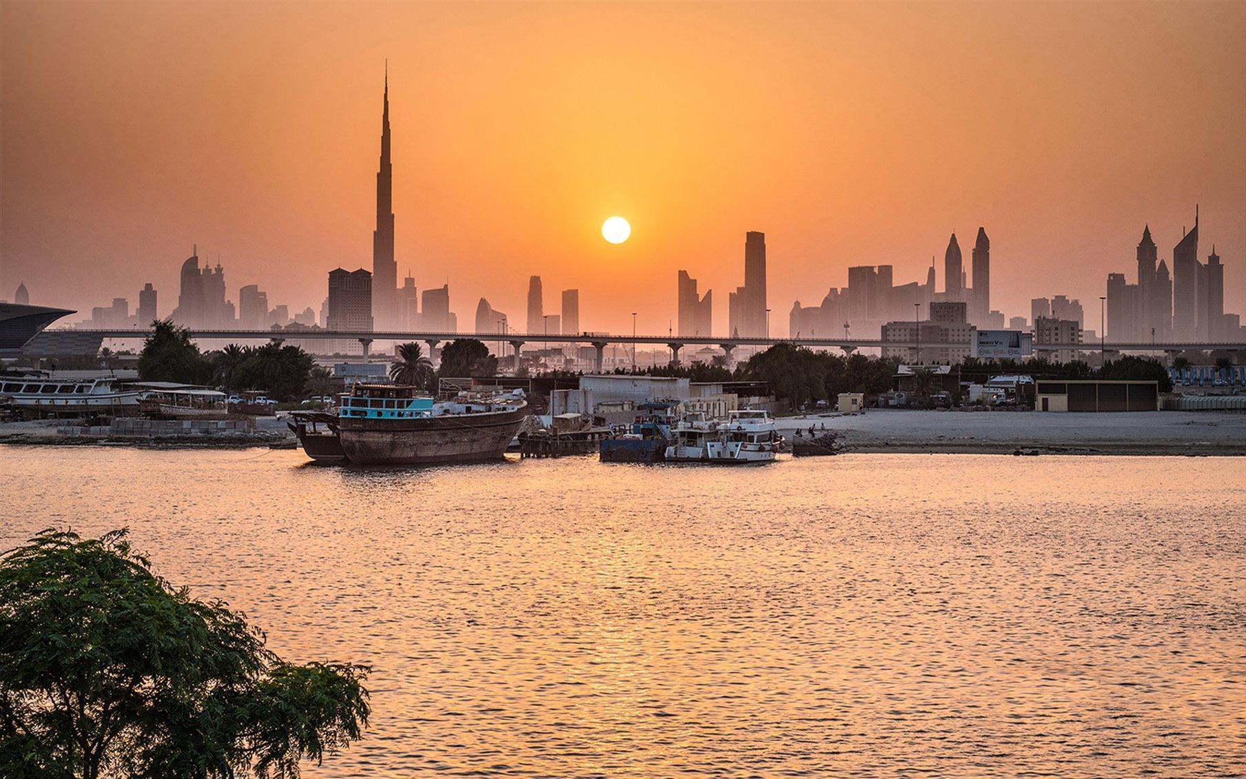 Crowne Plaza Dubai Festival City Eksteriør bilde Dubai skyline