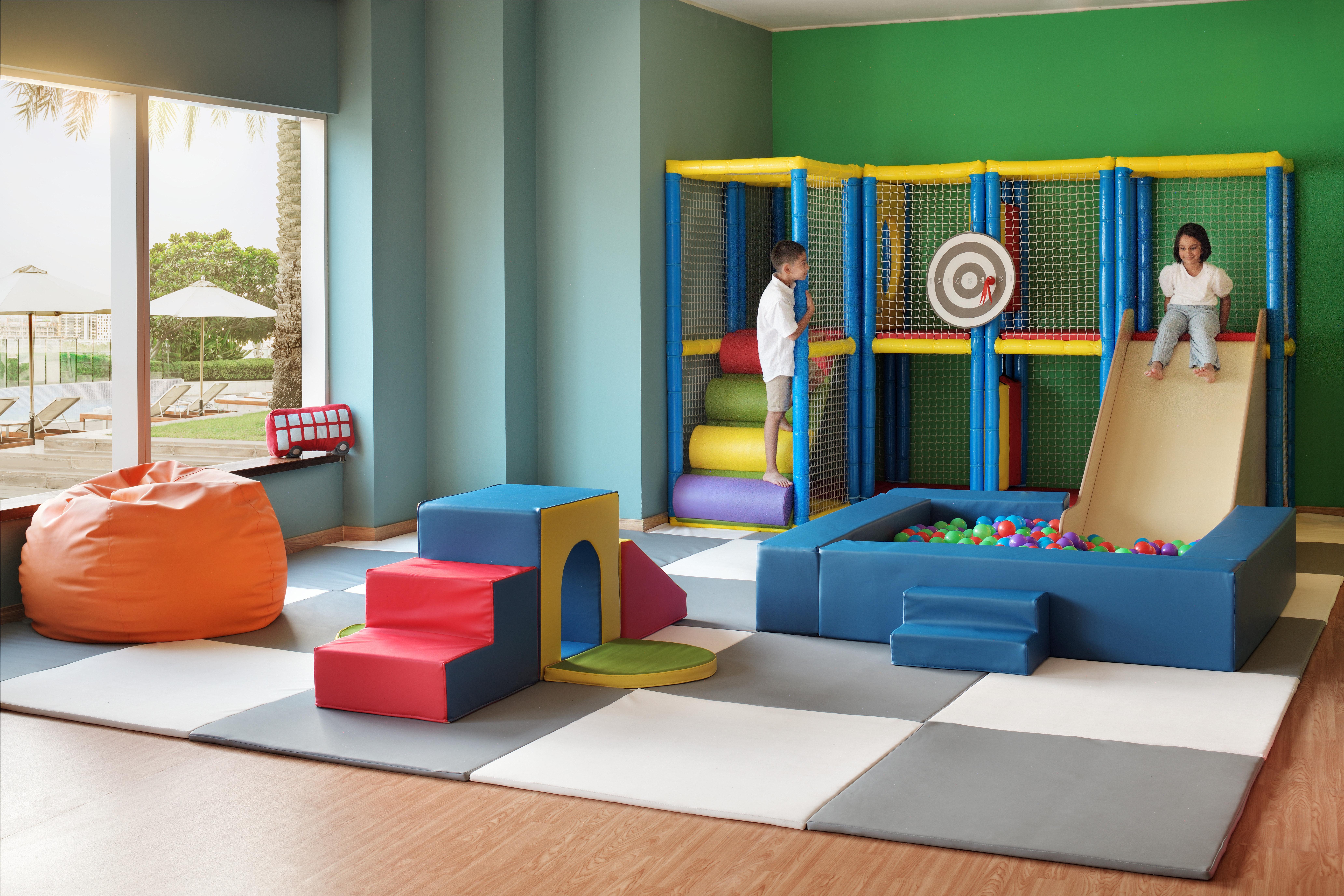 Crowne Plaza Dubai Festival City Eksteriør bilde Kids Club