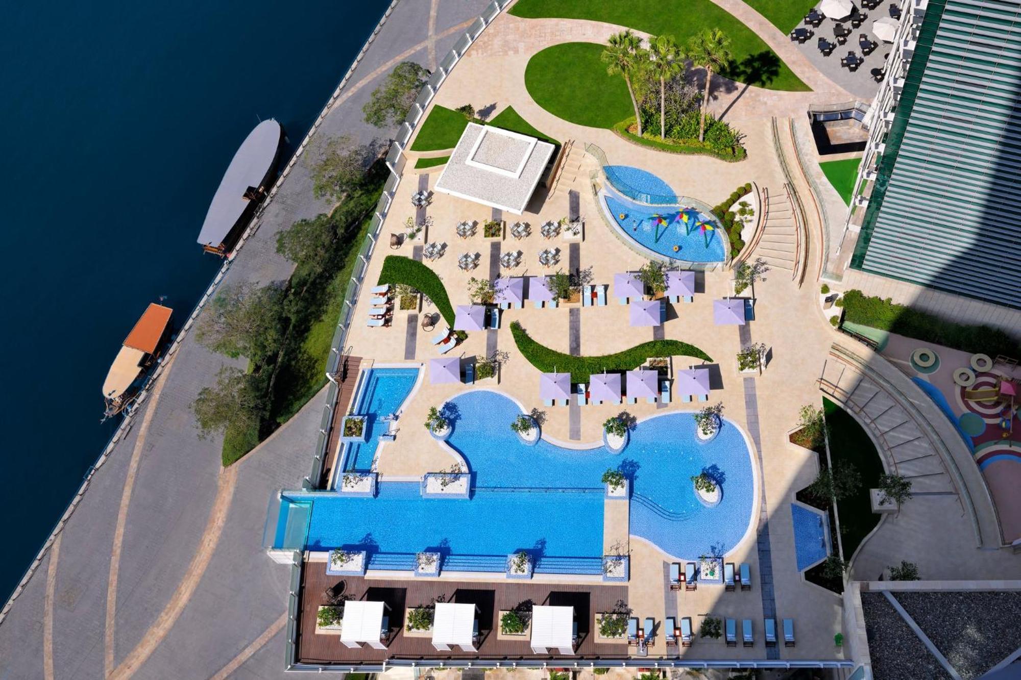 Crowne Plaza Dubai Festival City Eksteriør bilde Aerial view of the complex